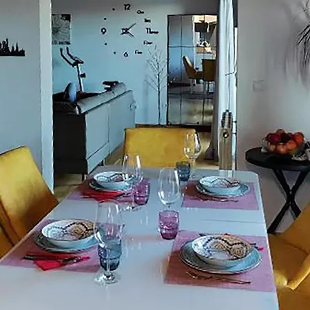 3 Bedroom Beautiful In Apartment *