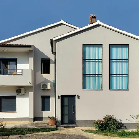 3 Bedroom Cozy In * Barban