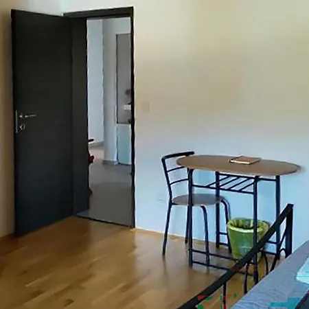 Apartment 3 Bedroom Beautiful In Barban