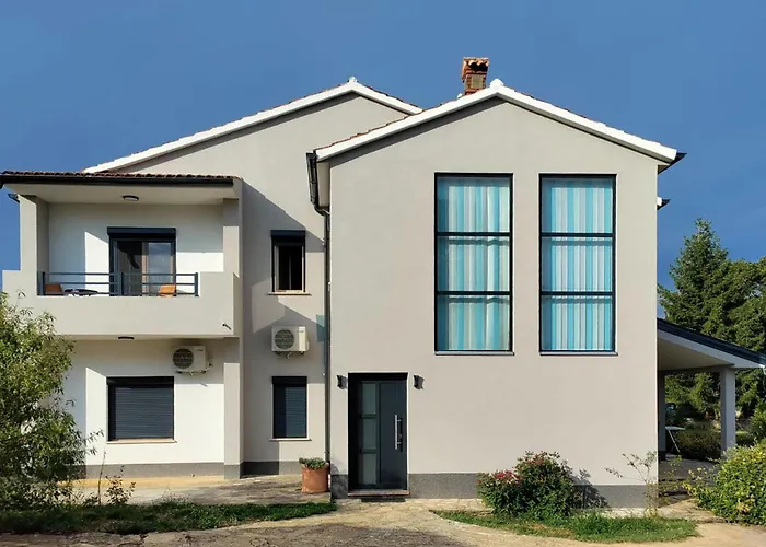 3 Bedroom Cozy In * Barban